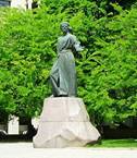http://upload.wikimedia.org/wikipedia/commons/thumb/9/9e/Nesimi_statue.JPG/220px-Nesimi_statue.JPG