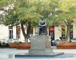 http://upload.wikimedia.org/wikipedia/commons/thumb/6/66/Akhundov.JPG/250px-Akhundov.JPG
