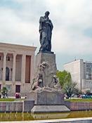 http://upload.wikimedia.org/wikipedia/commons/thumb/6/65/Fuzuli_monument.jpg/200px-Fuzuli_monument.jpg