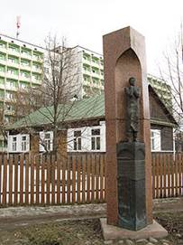 http://upload.wikimedia.org/wikipedia/commons/thumb/e/ea/Bahdanovi%C4%8Da_chata.JPG/230px-Bahdanovi%C4%8Da_chata.JPG